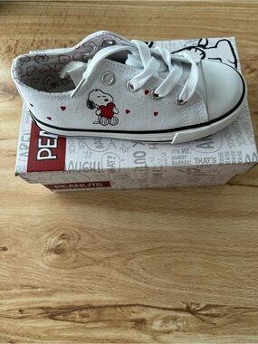 Peanuts White Sneakers with Red Heart and Character Accents (Unisex)